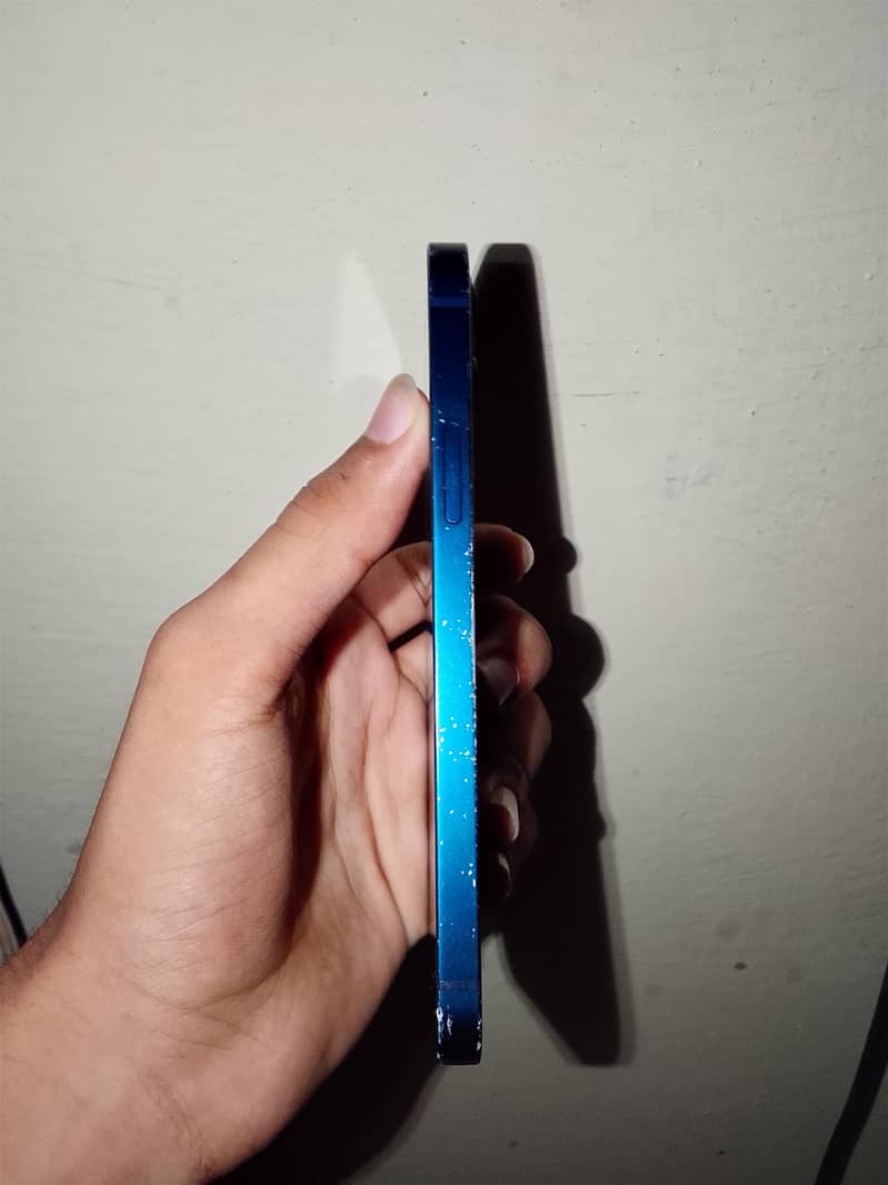 Apple iPhone 12 4