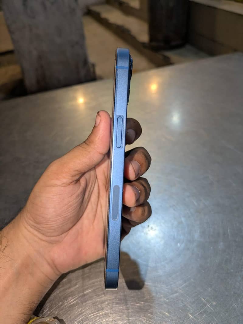Apple iPhone 13 2