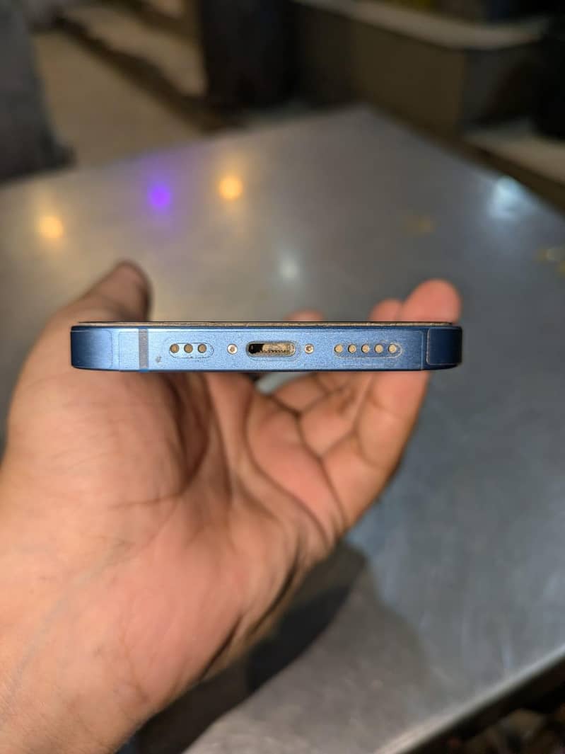 Apple iPhone 13 4