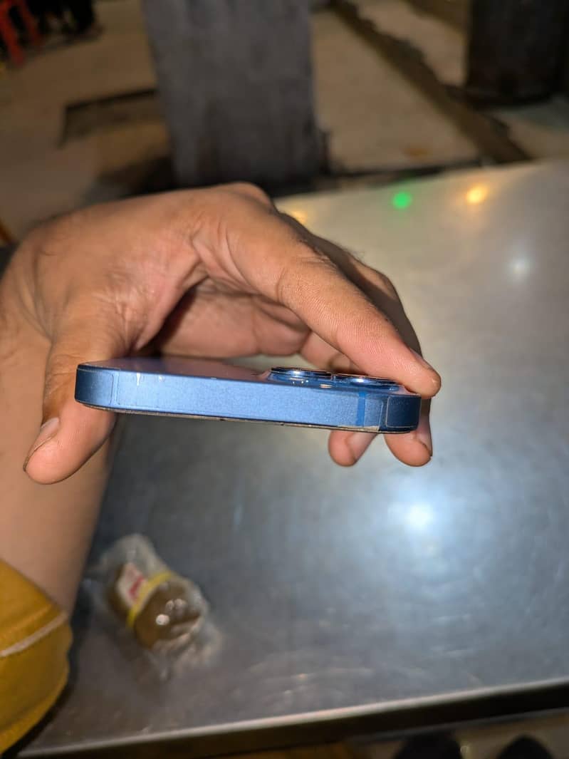 Apple iPhone 13 5