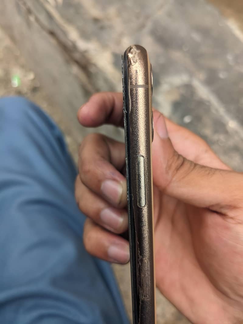 Apple iPhone 11 Pro 6