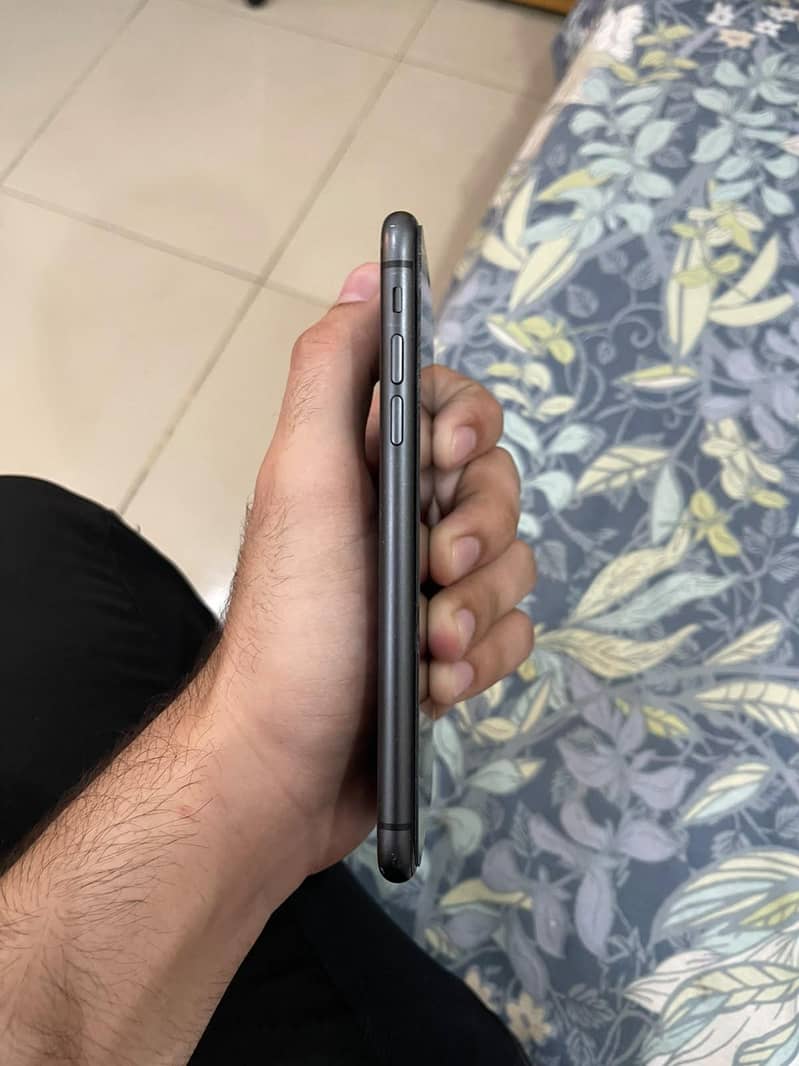 Apple iPhone 11 3