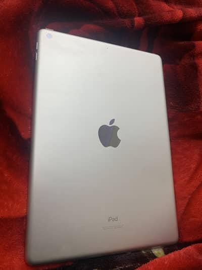 iPad 9 generation silver white colur(brand new)