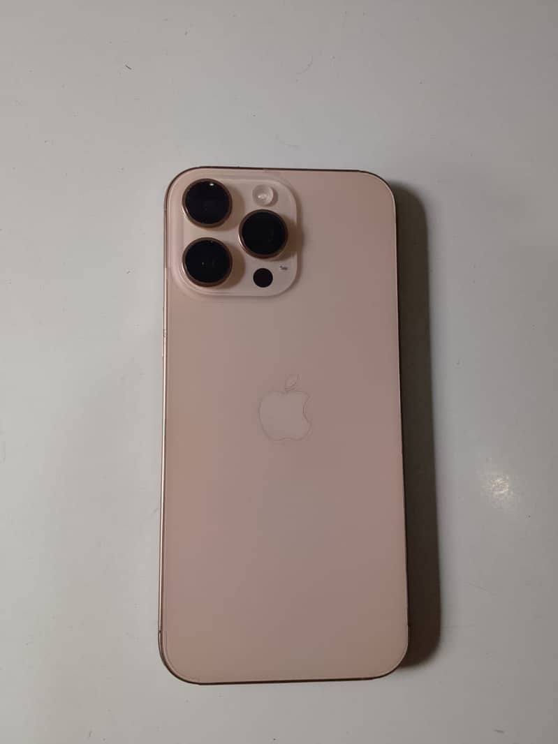 Apple iPhone 16 Pro Max 4