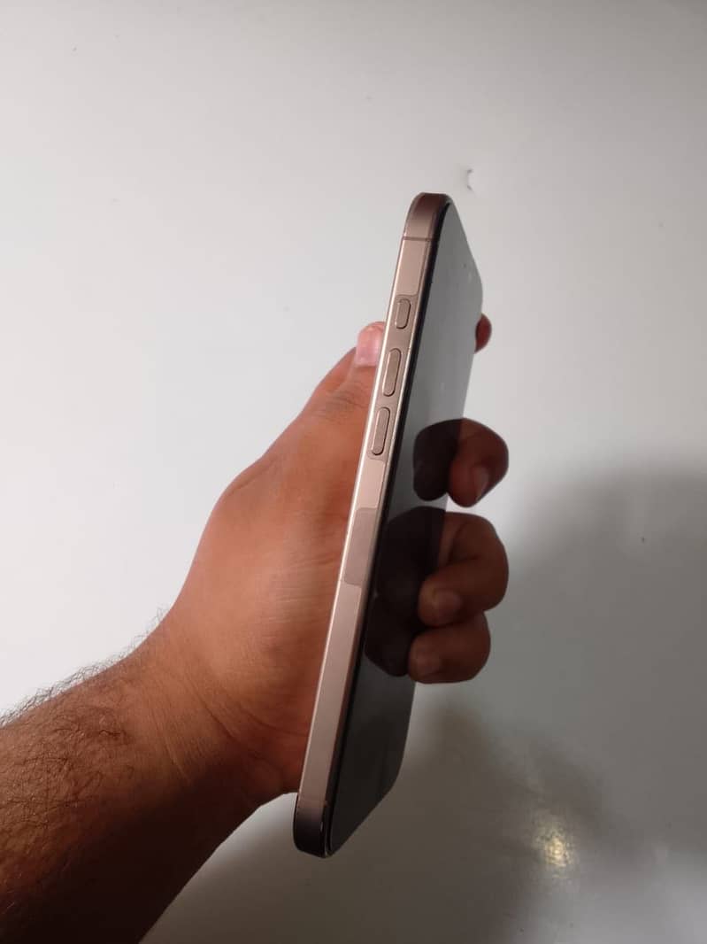 Apple iPhone 16 Pro Max 5