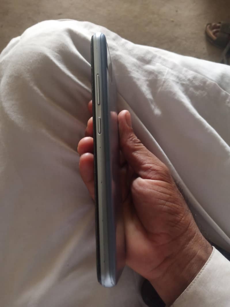 Realme C15 4