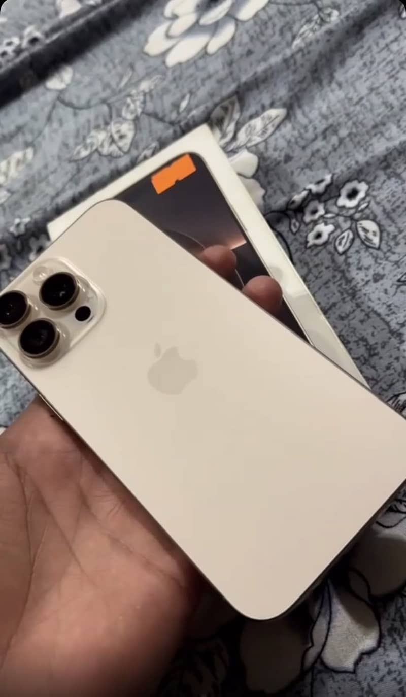 Iphone 16 pro max 6