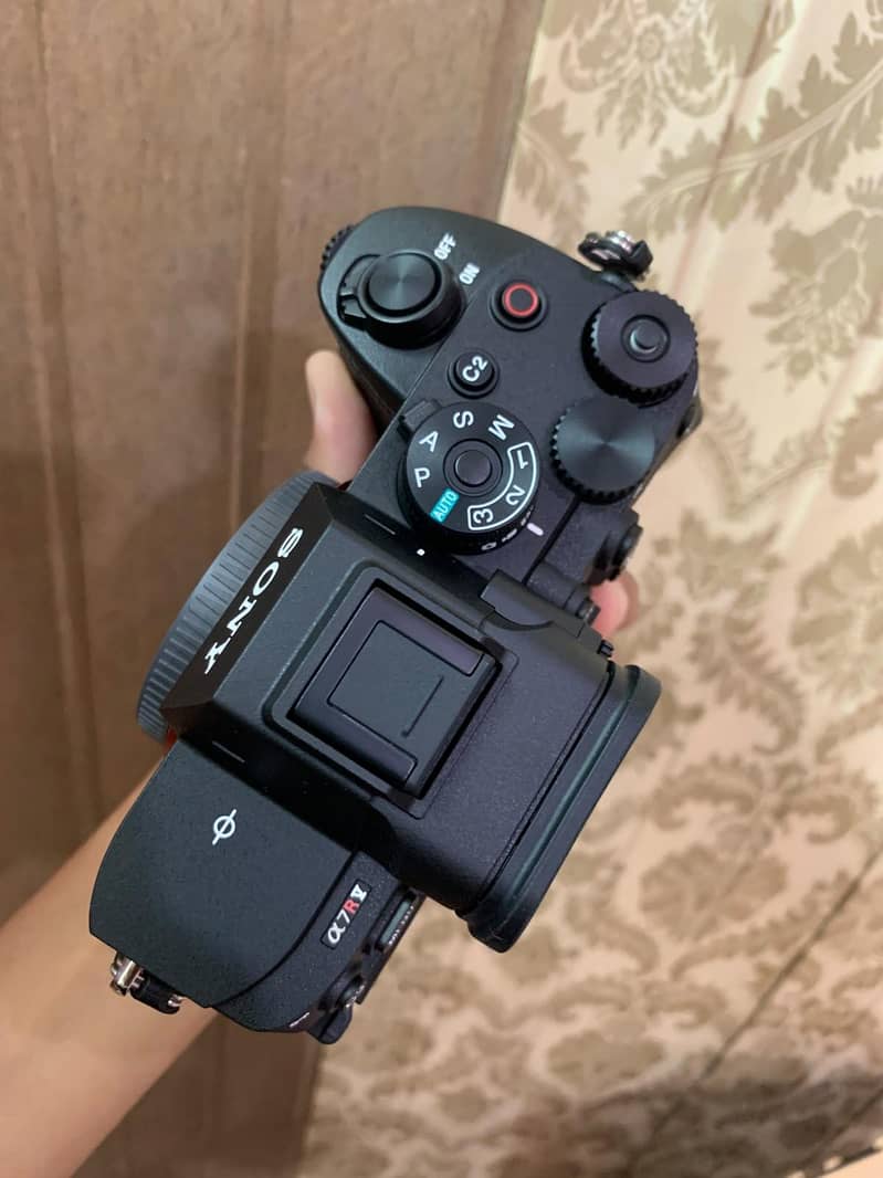 Sony R5 0