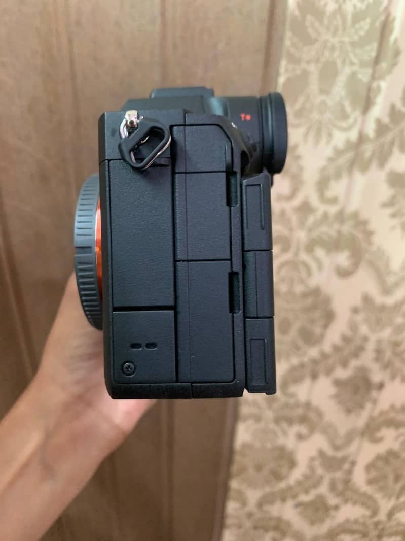 Sony R5 1