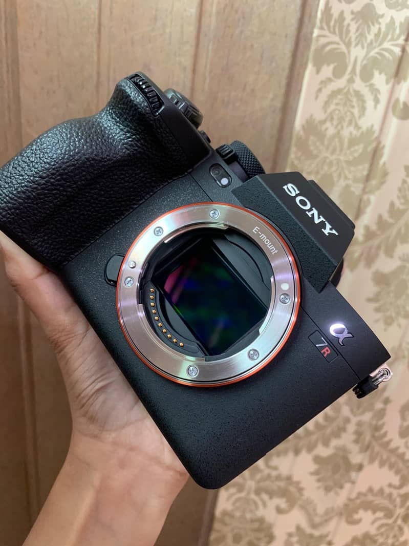 Sony R5 6