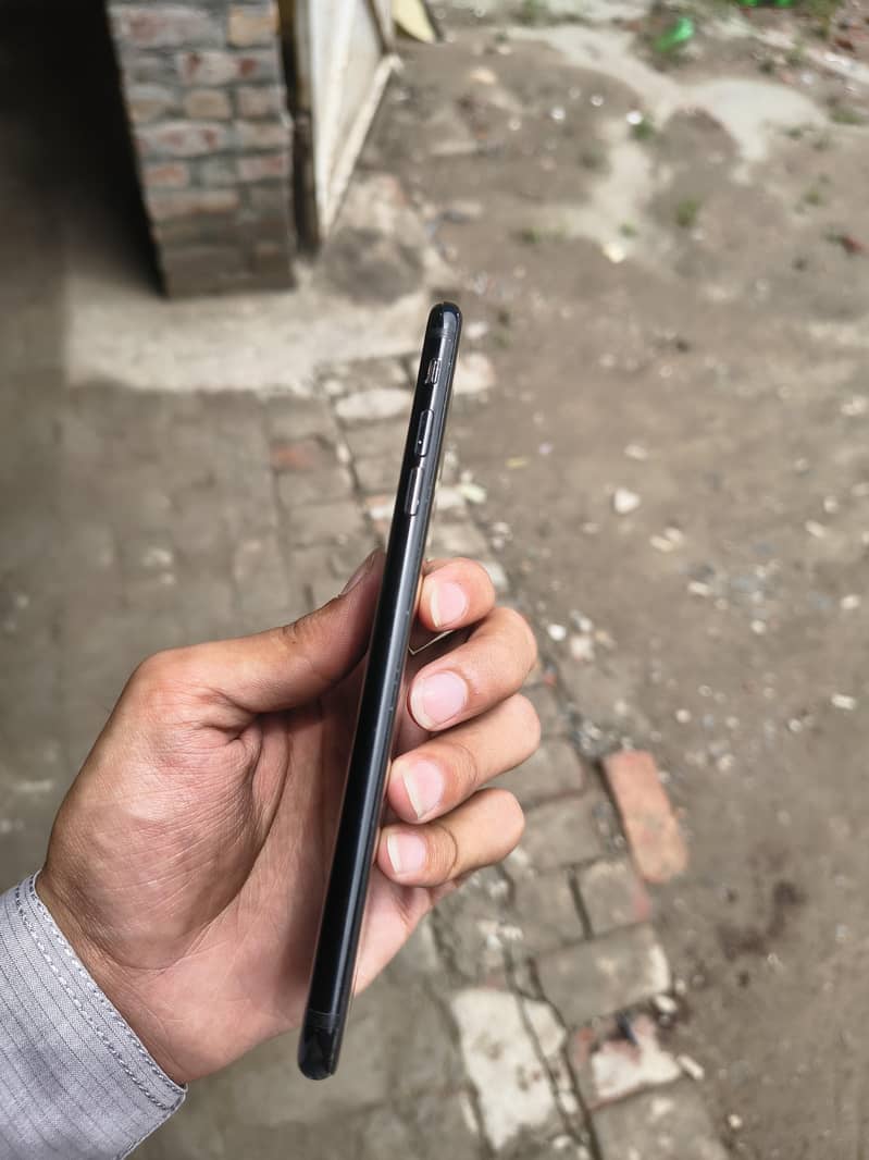 Apple iPhone 7 Plus 3