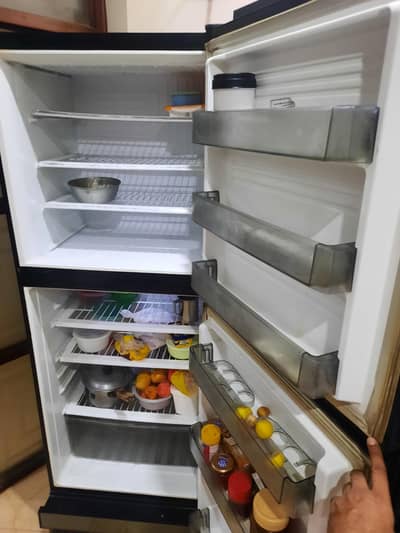 pel refrigerator full size black color