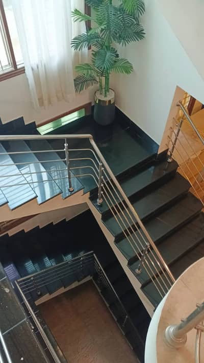BEAUTIFUL 600 YARD BUNGLOW FOR RENT
