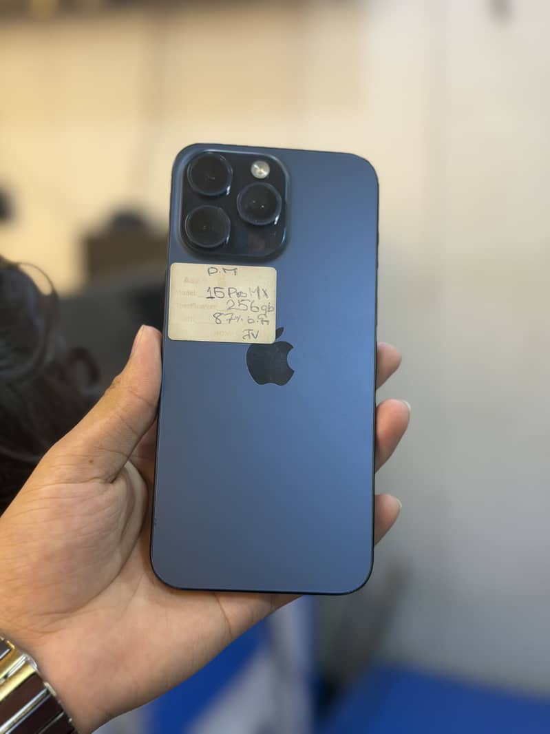 Apple iPhone 15 Pro Max 0