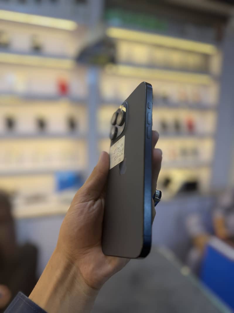 Apple iPhone 15 Pro Max 5