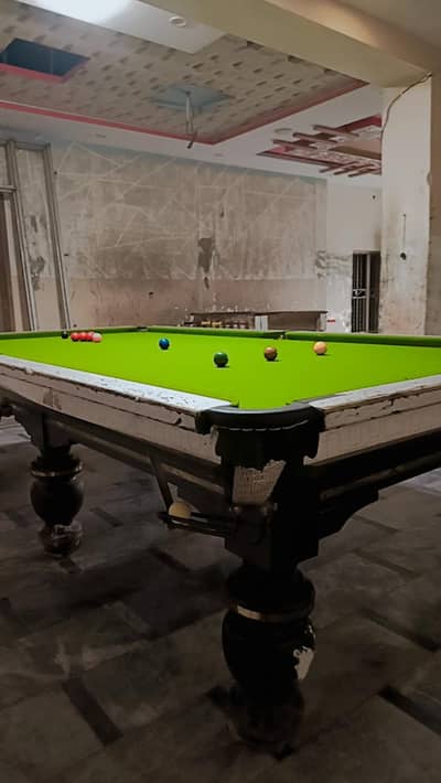 snoker table for sale 5/10 ka do table ha or sat Ball badva ha