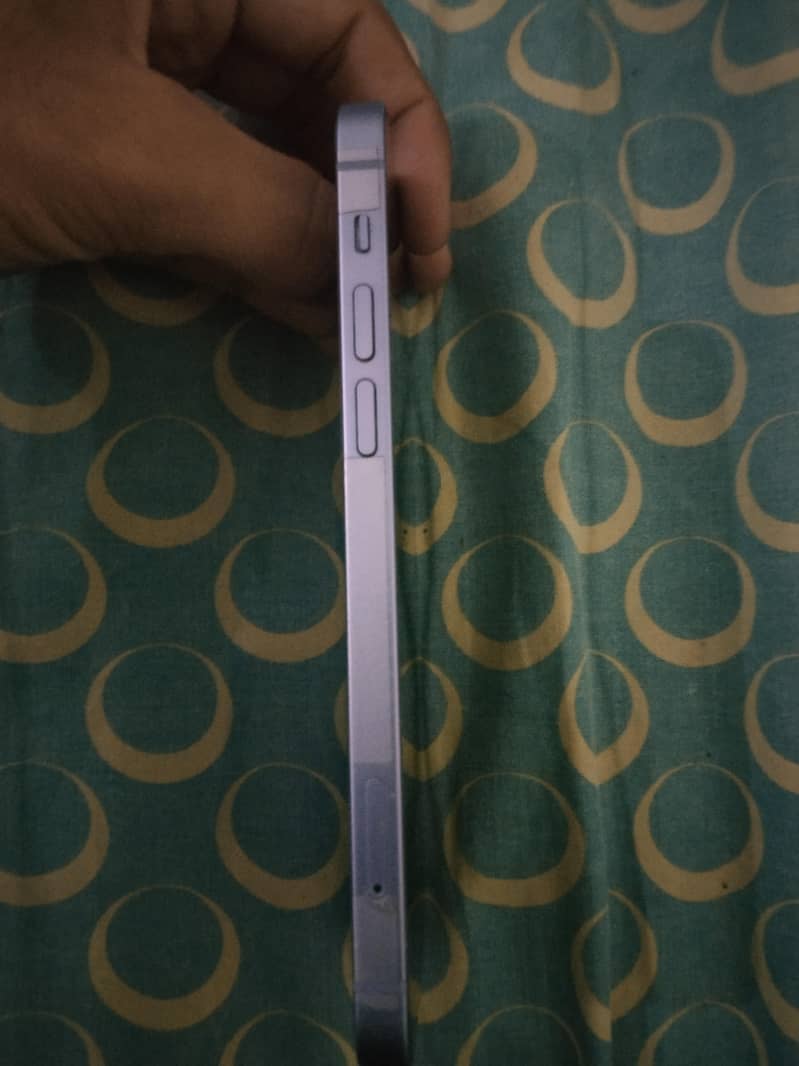 Apple iPhone 12 3