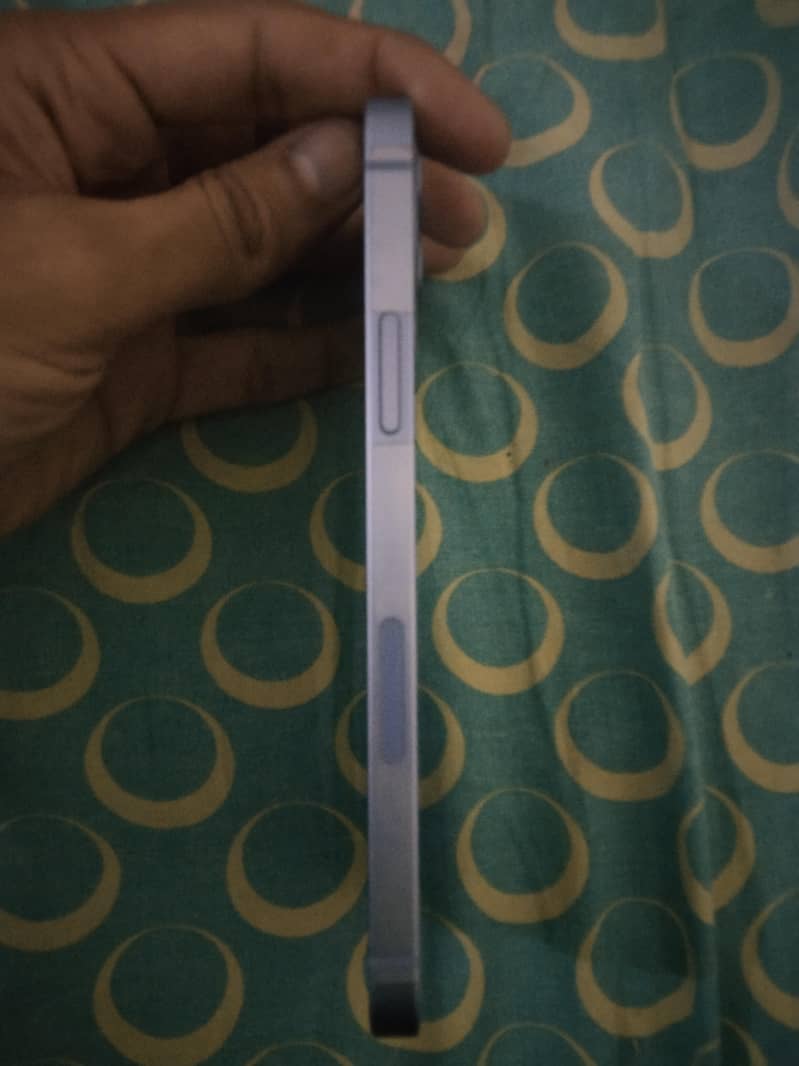 Apple iPhone 12 4