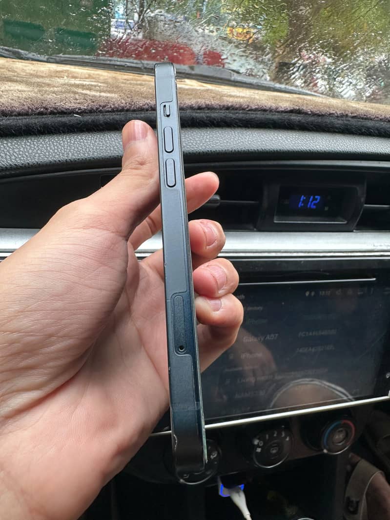 Apple iPhone 13 2