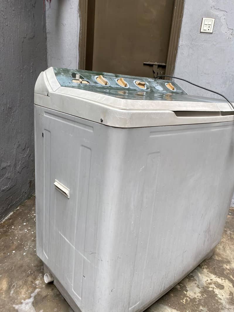 Working Washing Machine – Good Condition 2