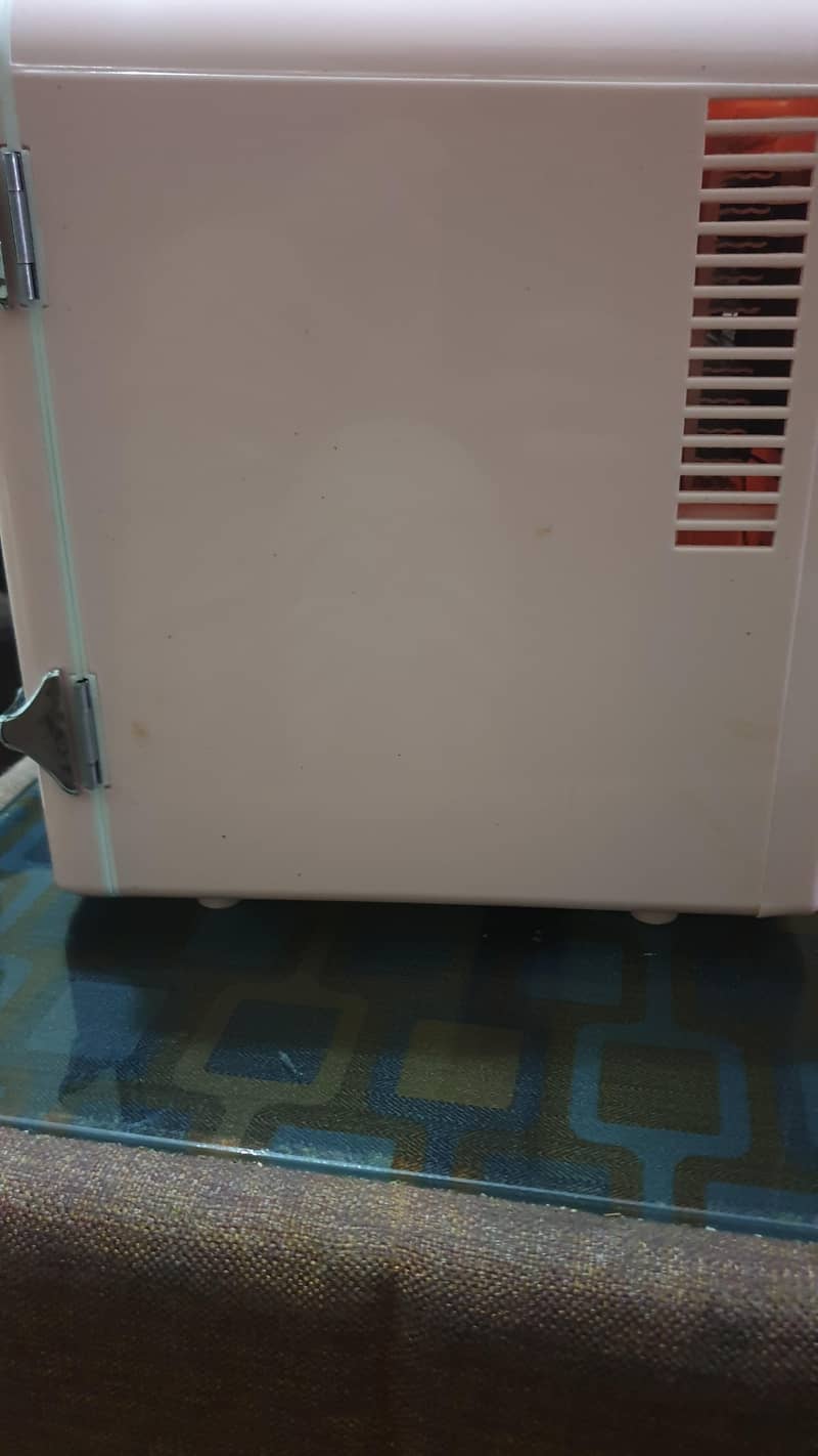 Frigidaire Mini Refrigerator 2