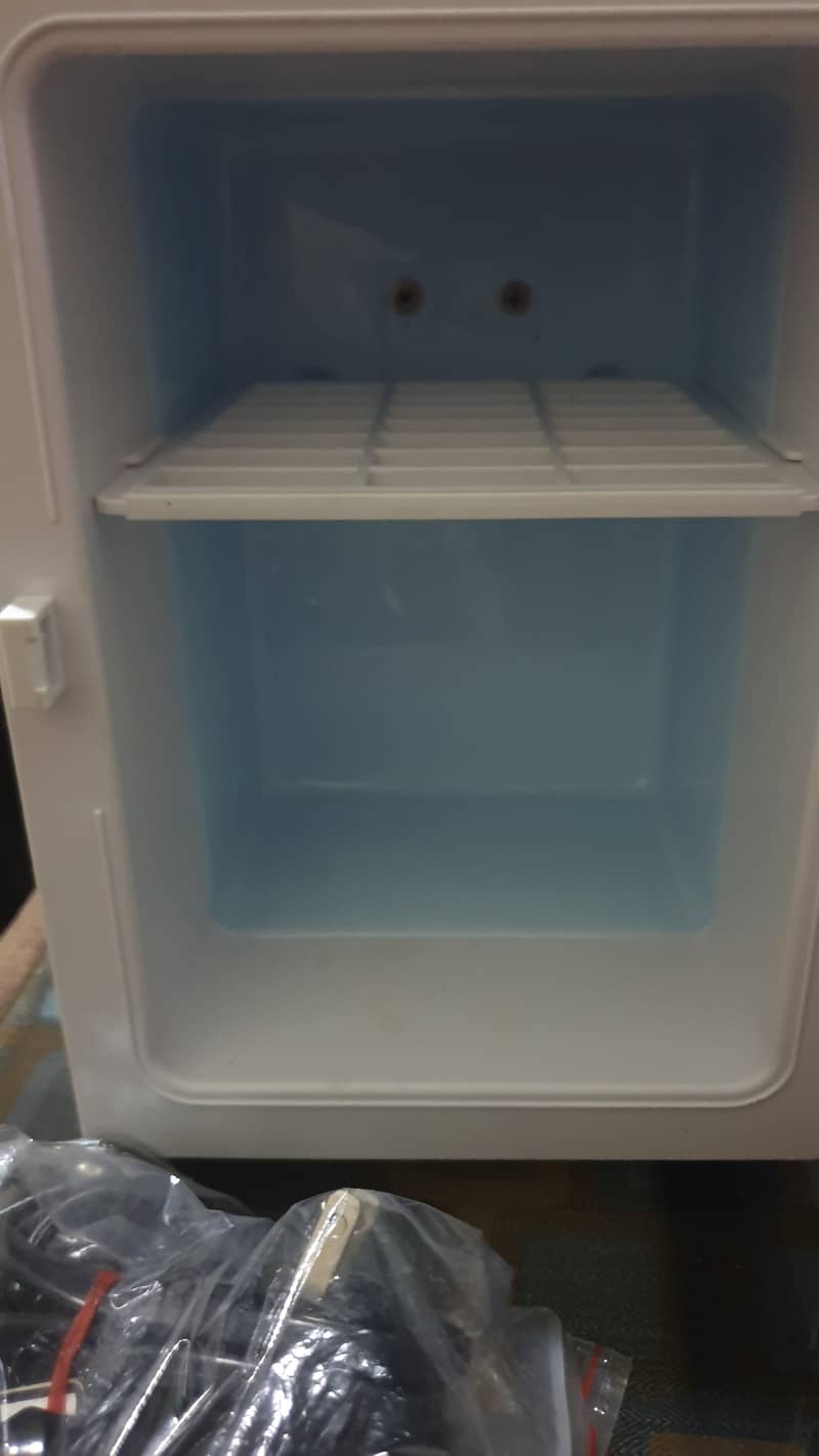 Frigidaire Mini Refrigerator 4