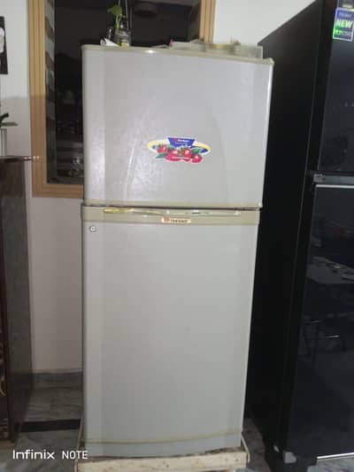 Neat clean, fine refrigrator