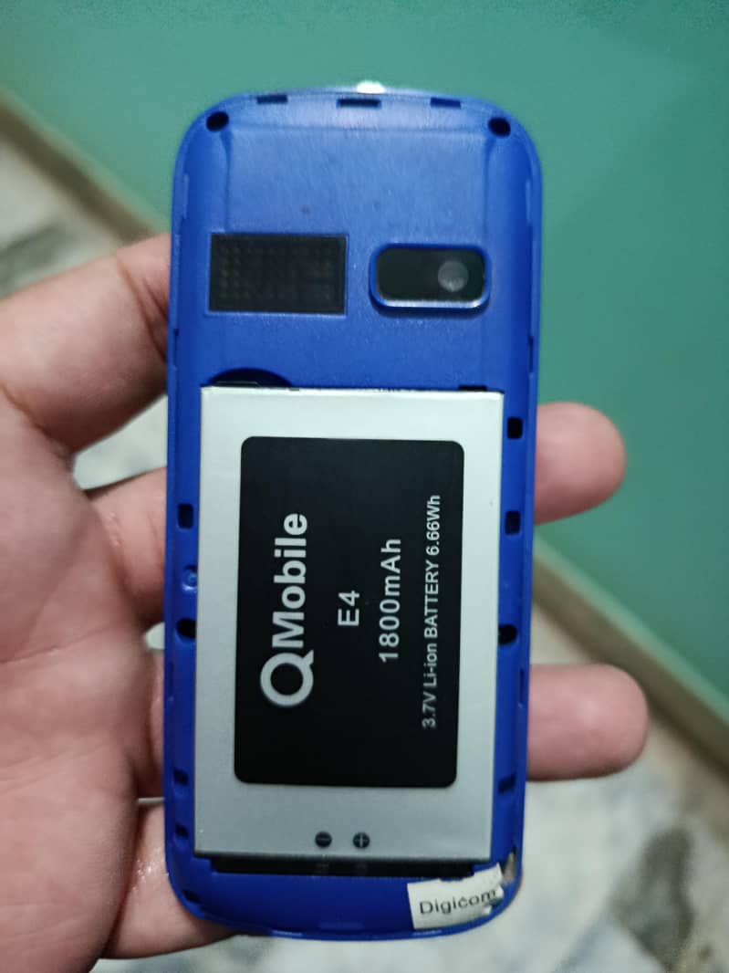 QMobile E4 Big 1