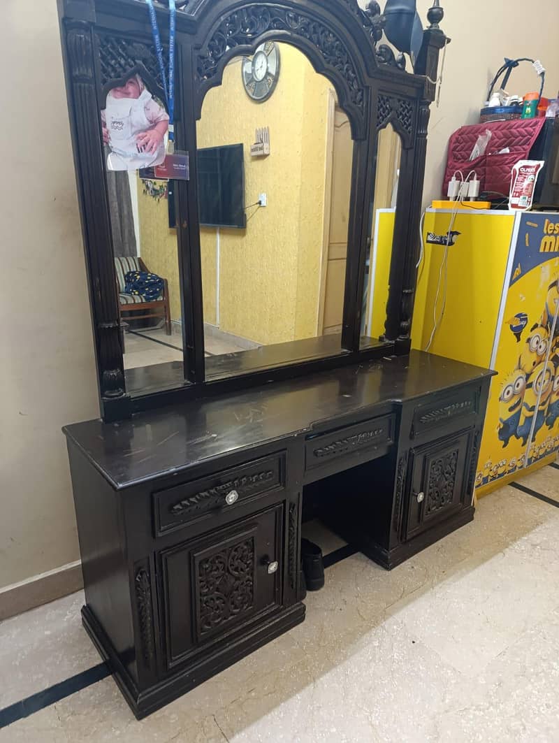 Chinioti Bed and Dressing Table 1