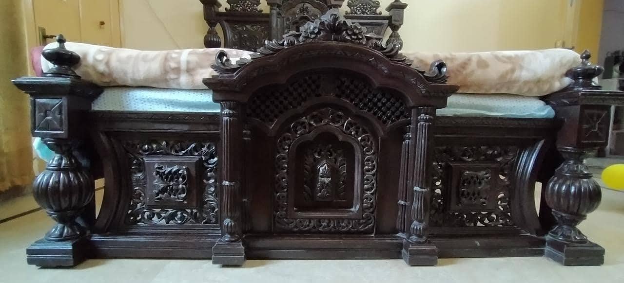 Chinioti Bed and Dressing Table 4