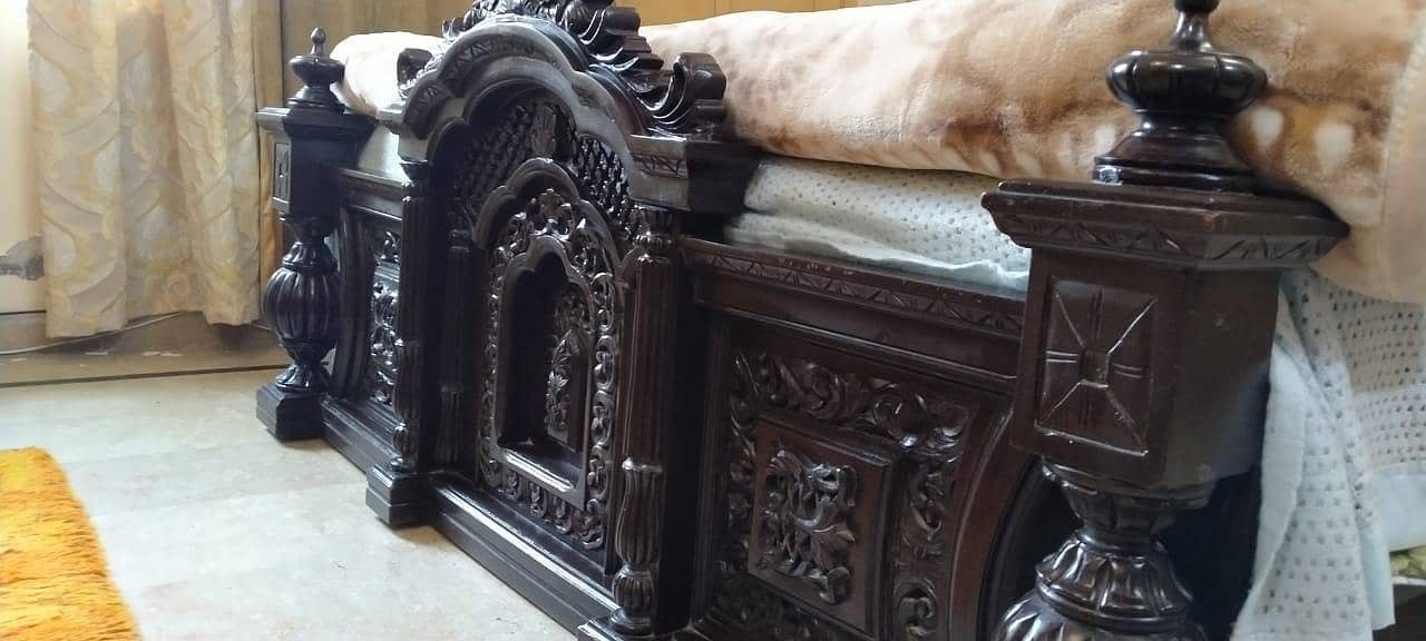 Chinioti Bed and Dressing Table 5