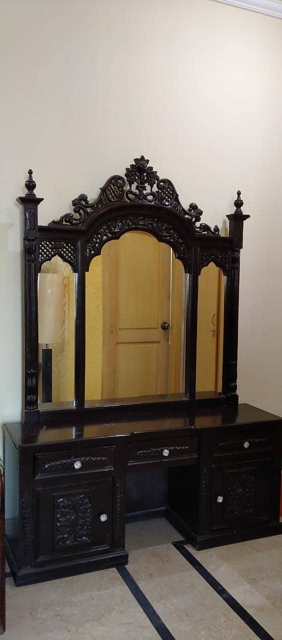 Chinioti Bed and Dressing Table 8