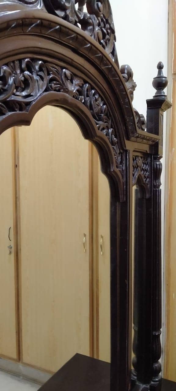 Chinioti Bed and Dressing Table 9