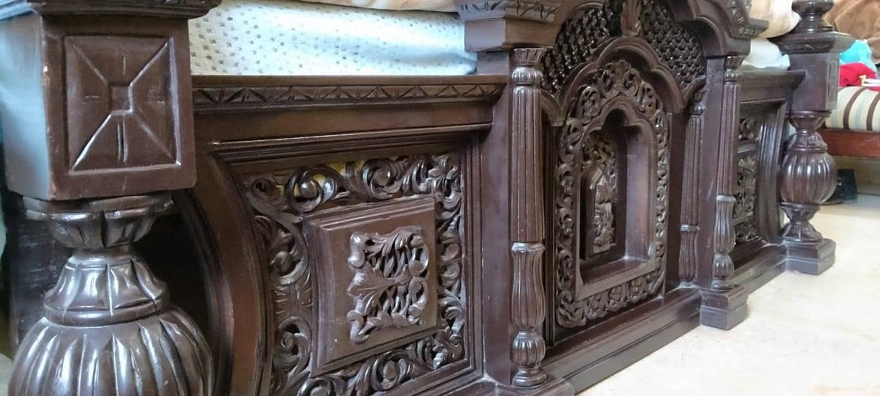 Chinioti Bed and Dressing Table 16
