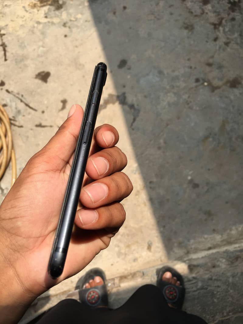 Apple iPhone 7 2
