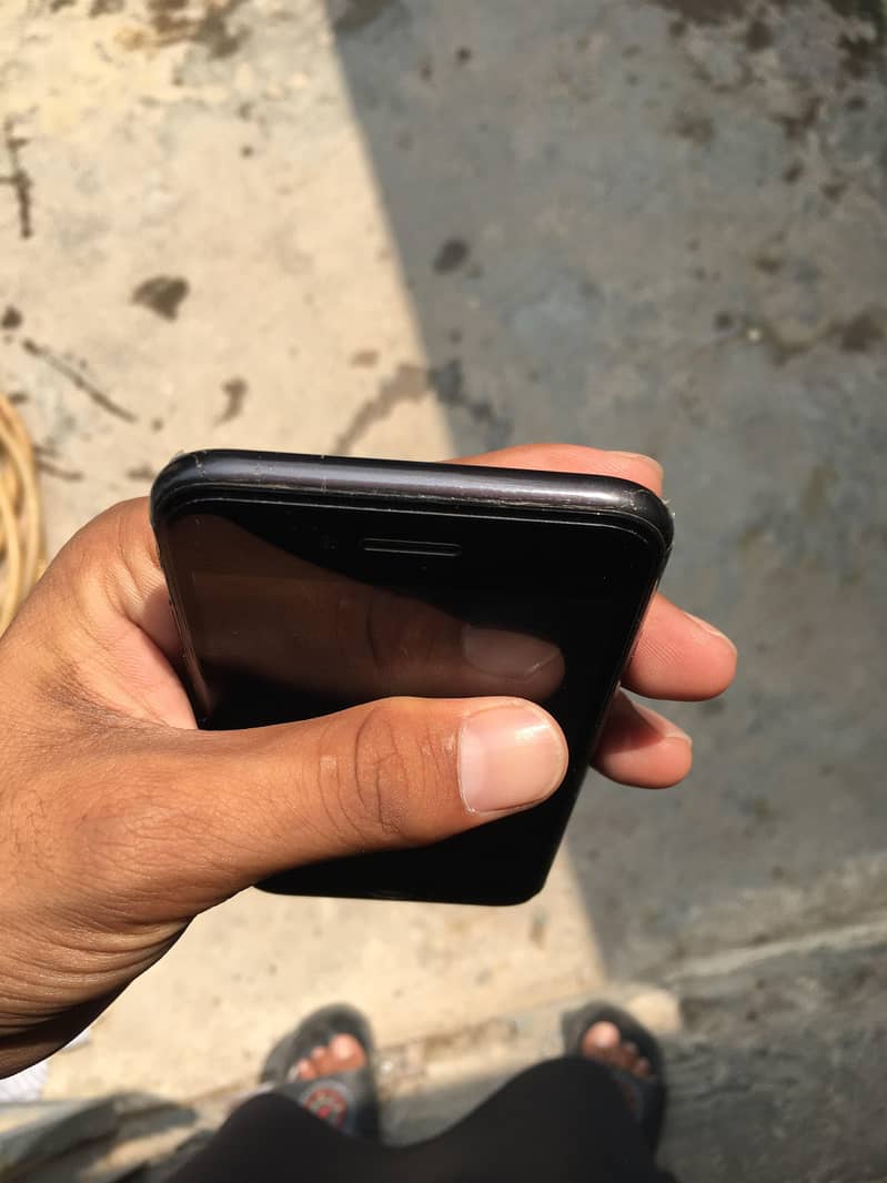 Apple iPhone 7 3