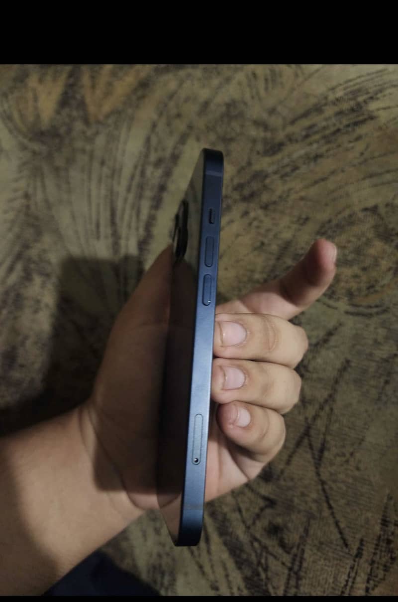 Apple iPhone 13 4