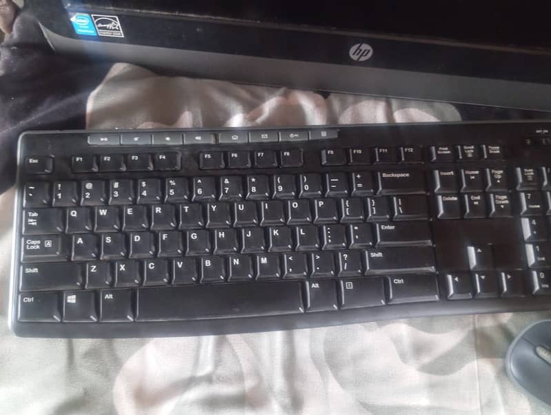 Large LCD ,Wi-Fi connected,wireless 1