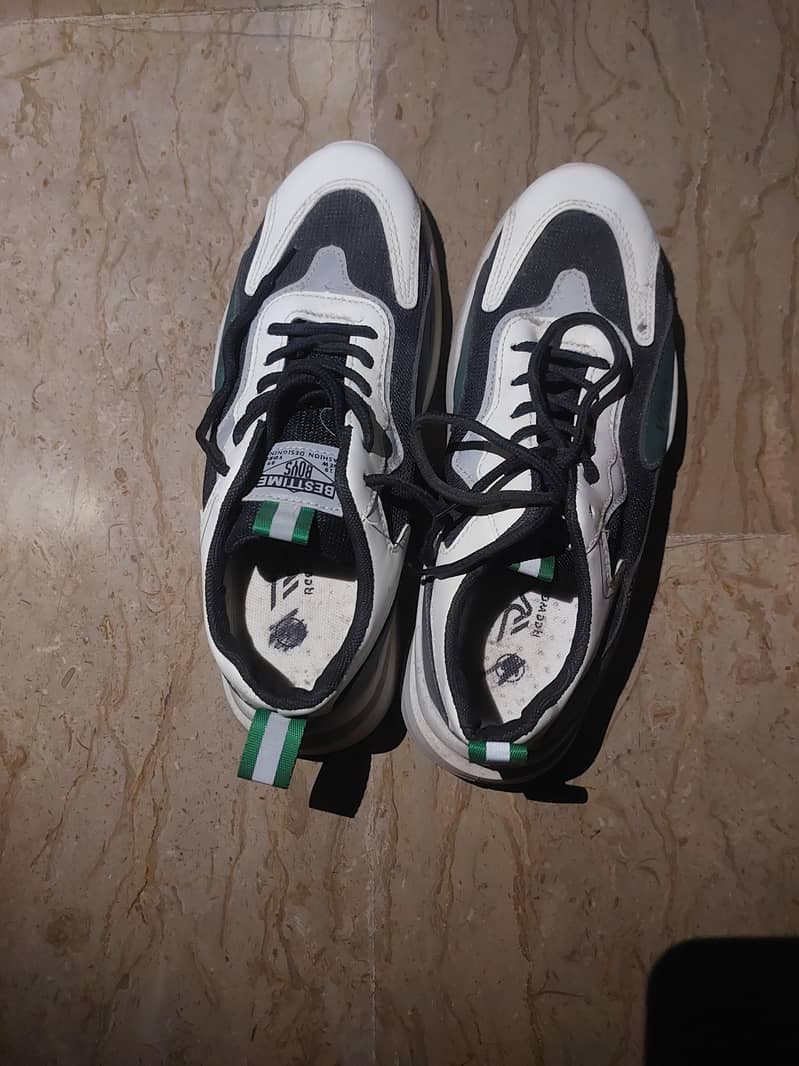 Sneakers 0