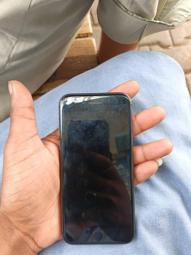 Apple iPhone 8 1