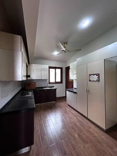 1000 YARD UPPER PORTION FOR RENT DHA PHASE 8
