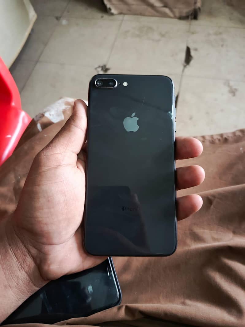 Apple iPhone 8 Plus 2