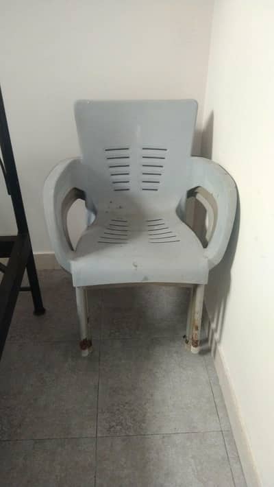 condition 10 by 9 VIP company Three chair's 3 thousand rupees
