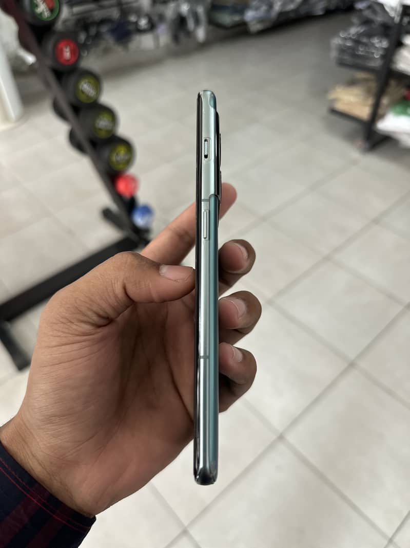One Plus 10 Pro 4