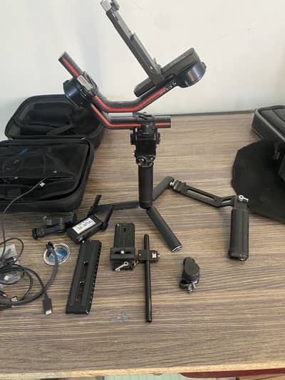 DJI RS 3 pro combo camera gimble raveneye wireless display focus motor