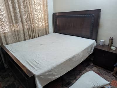 Double King Size Bed with Spring Mattress for Sale