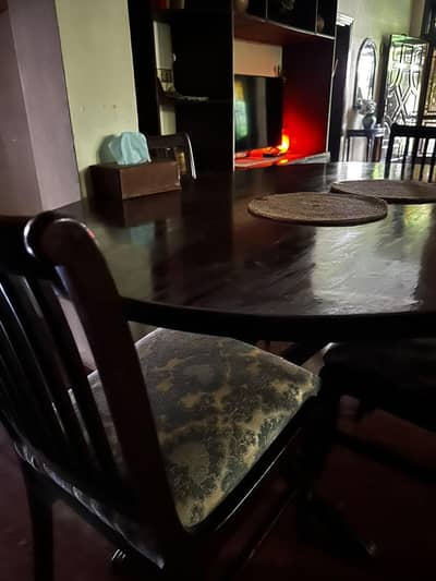 dinning table (six chairs)