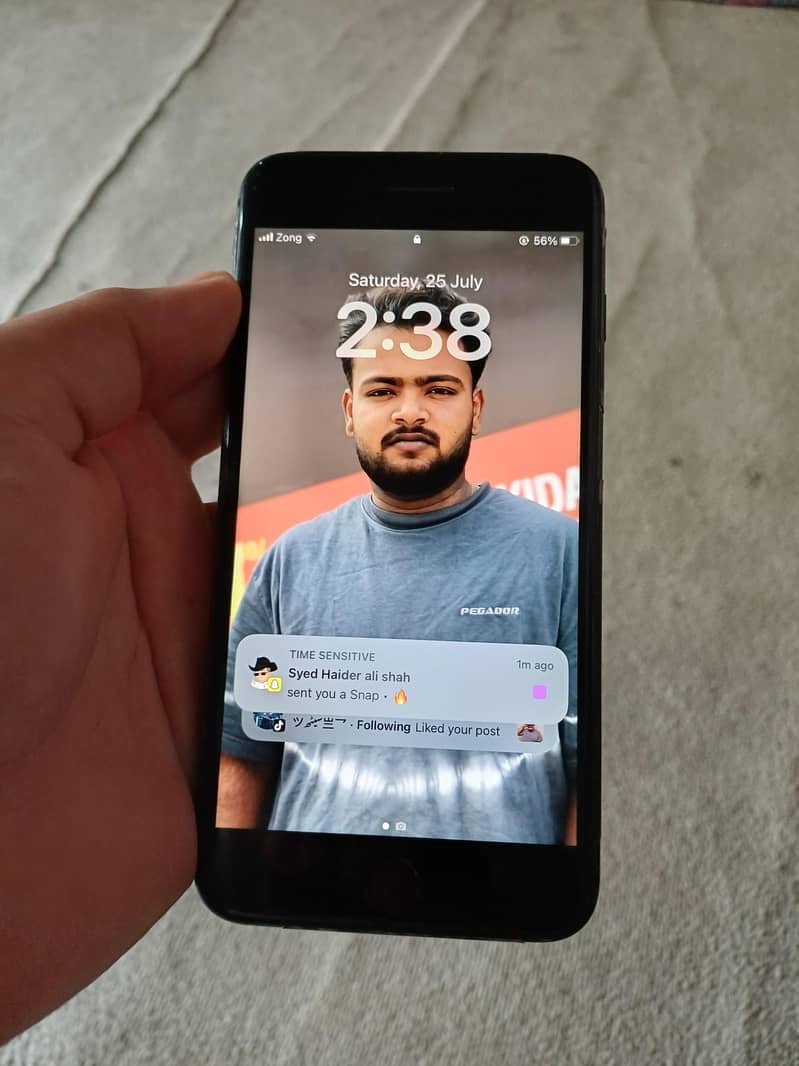 Apple iPhone 8 Plus 4