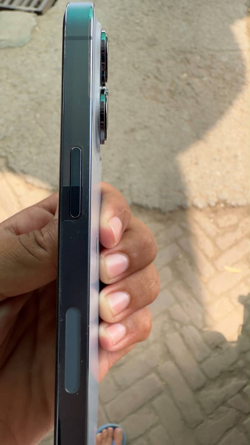 iPhone 13 Pro 4