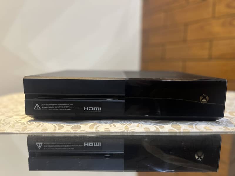 Xbox One & Original Controller 0
